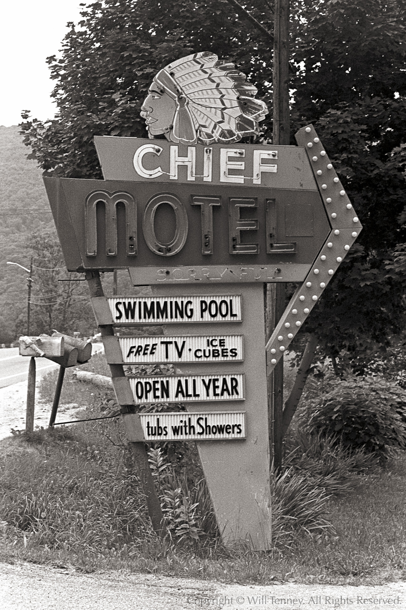 Chief Motel: Photograph by Will Tenney